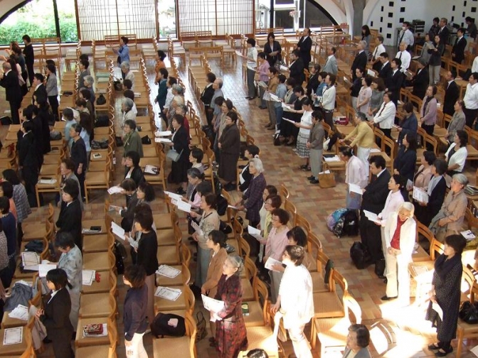 女性大会の賛美の様子。２０１２年１０月１６日、淀橋教会（東京都新宿区）で。