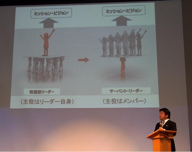 サミットで講演を行った真田茂人氏（２０１２年１１月２３日、大和カルバリ―チャペルで）。