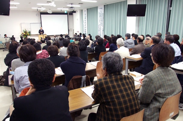 第５１回ＯＥＦ新年聖会に集まった教職信徒ら＝１１日、沖縄キリスト教学院大学で