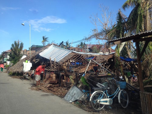 台風による被害を受けたセブ島北部ボゴ市内の家屋（写真提供：日本国際飢餓対策機構）