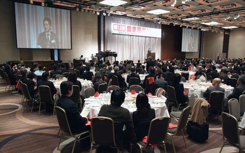 第１３回国家晩餐祈祷会に集まったキリスト者たち＝３月２２日、東京都新宿区の京王プラザホテルで
