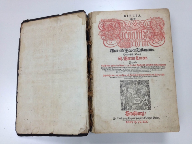 ルーテル学院図書館で１６３０年印刷のルター訳旧新約聖書発見　来年復活祭頃には修復終了