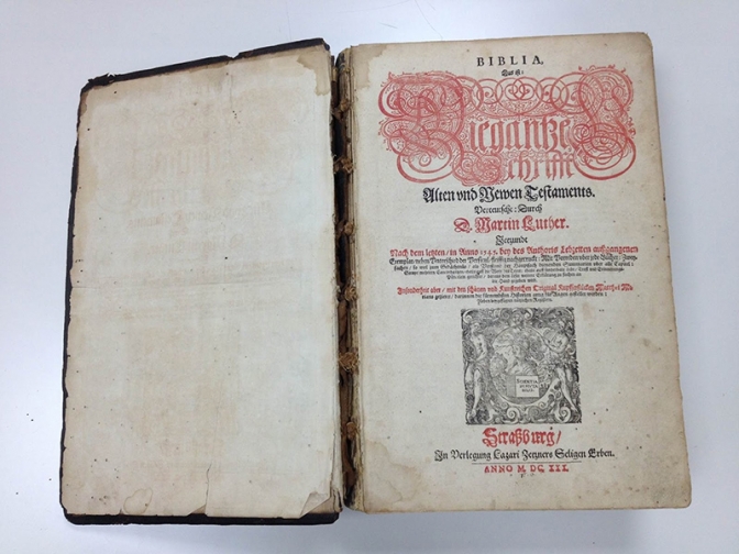 ルーテル学院図書館で発見された「メリアン聖書」修復完成