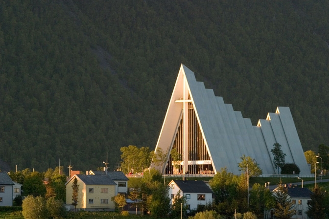 ノルウェー国教会、同性婚の挙式を拒否