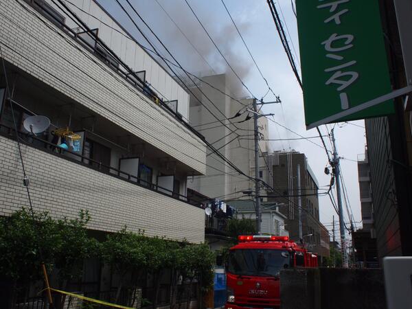 東京都江戸川区の結婚式場「ニューオークラ」で火災　女性５人けが