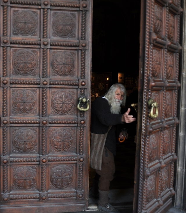 貧しくともブルガリアの正教会や修道院に多額の献金 「聖人」と呼ばれる９９歳の男性