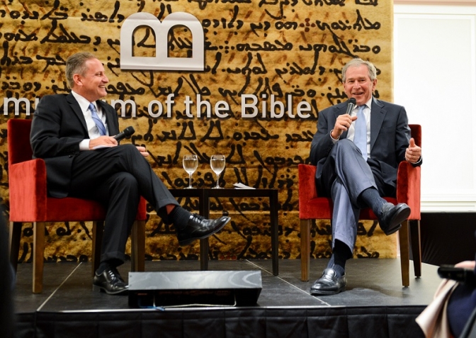 ブッシュ元米大統領「大統領任期中は毎日聖書を読んでいた」