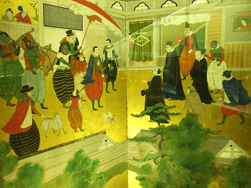 悲しみのマリア、イエズス会宣教師が描かれた南蛮屏風にキリシタン文化への思いをはせる　大阪中津「南蛮文化館」