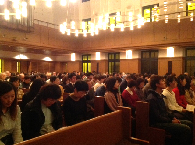仏テゼ共同体のブラザー迎え、神戸で集い　３００人が共に祈り