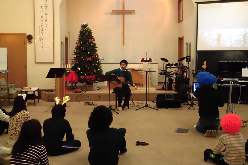 クリスマスイブの夜、日本各地の教会でイエス・キリストの降誕祝う礼拝やミサ