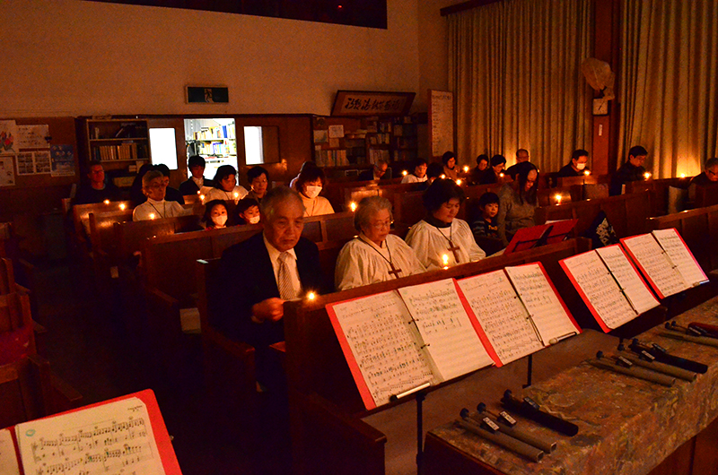 クリスマスイブの夜、日本各地の教会でイエス・キリストの降誕祝う礼拝やミサ