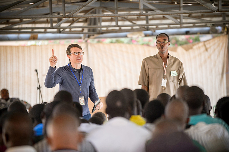 ルイス・パラウ氏の息子、西アフリカで８００教会と協力し集会開催　３万５千人に福音伝える