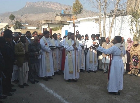 パキスタンの小さな町に教会と集会施設立てられる