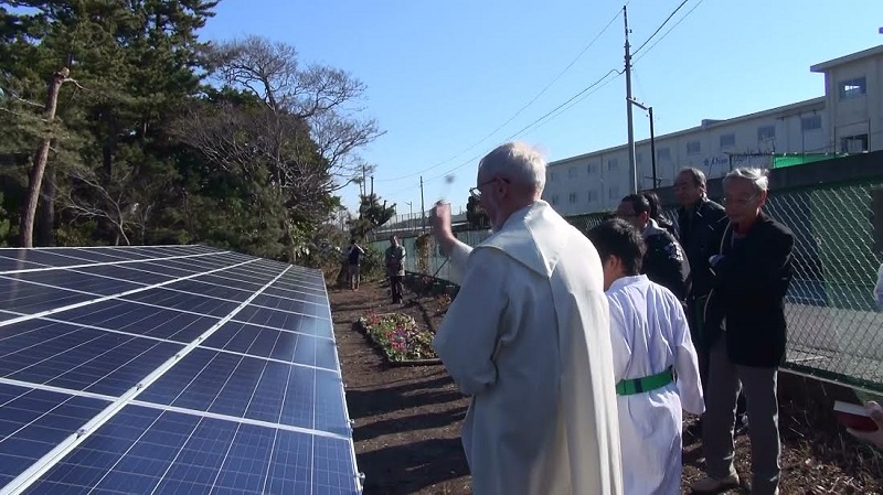 カトリック大磯教会庭に太陽光パネル　広がる市民発電の中で教会ができることとは？