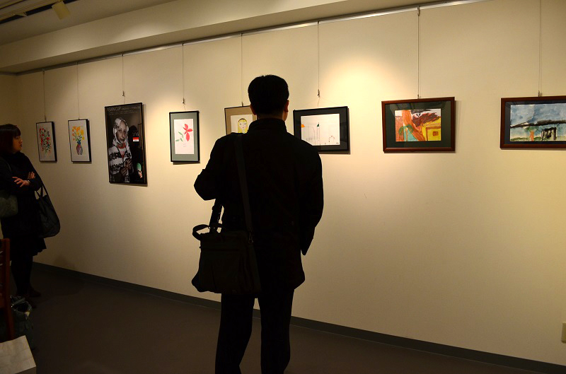 イラクの子どもたちが描いた絵など展示　日比谷で「いのちの花展」　“悲劇を悲劇で終わらせない”