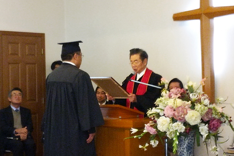 生駒聖書学院、第６２期卒業式　卒業生１０人全員が教会開拓・直接伝道へ