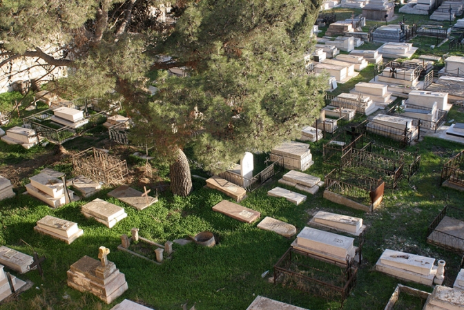 エルサレム「シオンの丘」の墓地修繕　キリスト・イスラム・ユダヤ教徒が協力　反ヘイトクライムで