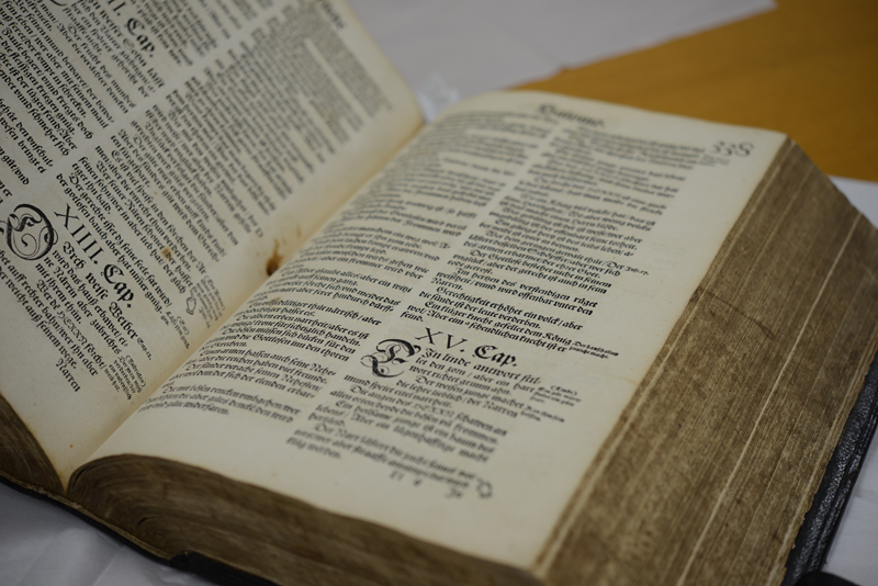 上智大学中央図書館　１６世紀刊行の「ルター訳聖書」を公開中