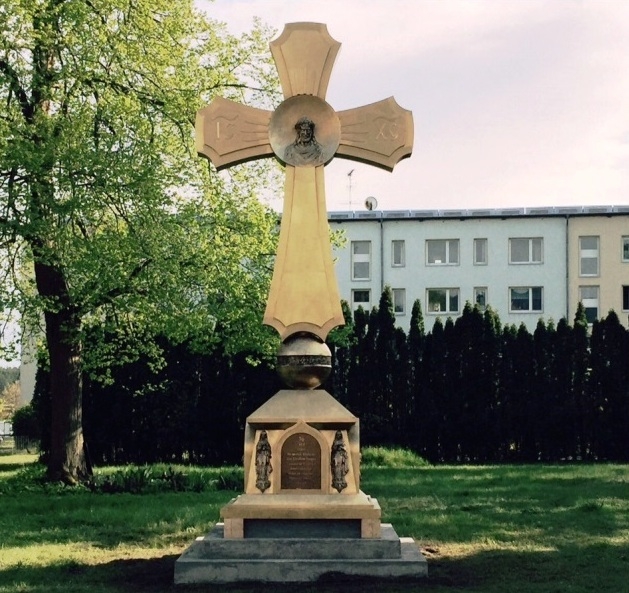 独正教会の修道院、戦勝７０周年記念で十字架の記念碑を祝福