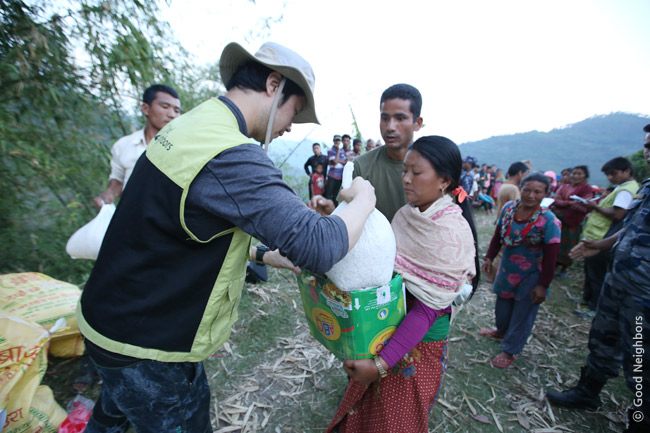 ネパール大地震：キリスト教団体支援物資、山間部の遠隔地にも　医療チームも派遣