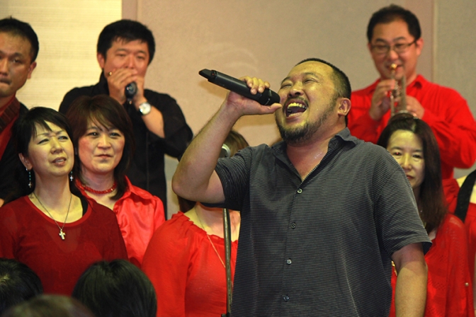 ゴスペルの魅力を聴いて、歌って堪能　米国で活躍する Bro.Taisuke がワークショップ
