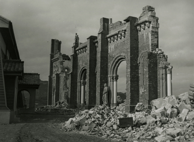 被爆した旧浦上天主堂を撮影、ろうあ写真家のネガ発見　７月末まで展示