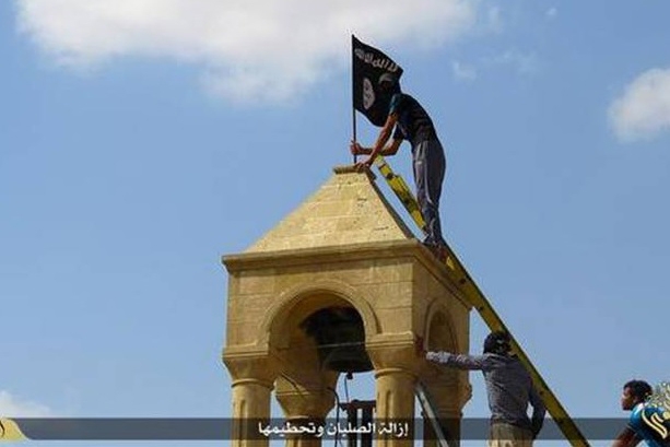 ＩＳ 、イラク・モスルの歴史的教会を戦闘員用のモスクに転用