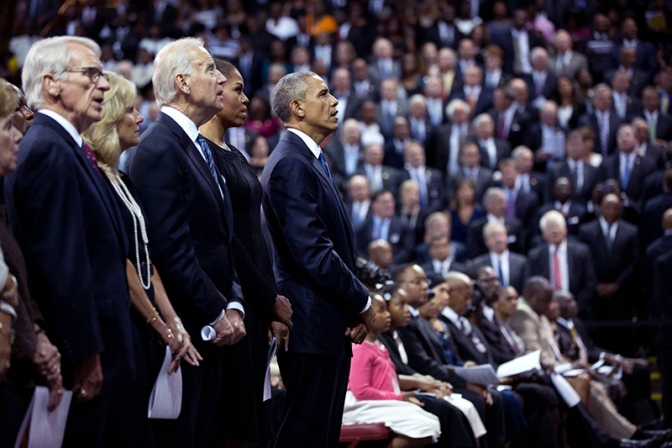「神の人だった」　オバマ大統領、ピンクニー牧師の告別式で弔辞　即興で賛美も（動画あり）