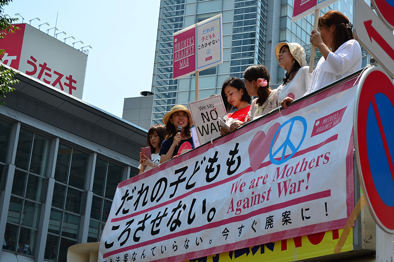 「だれの子どももころさせない！」　安保法案反対、ママたちが渋谷でデモ