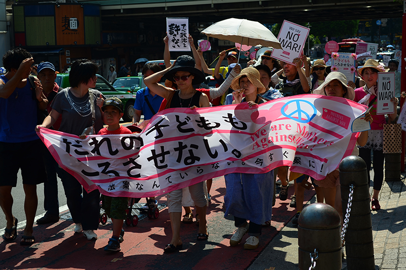 「だれの子どももころさせない！」　安保法案反対、ママたちが渋谷でデモ