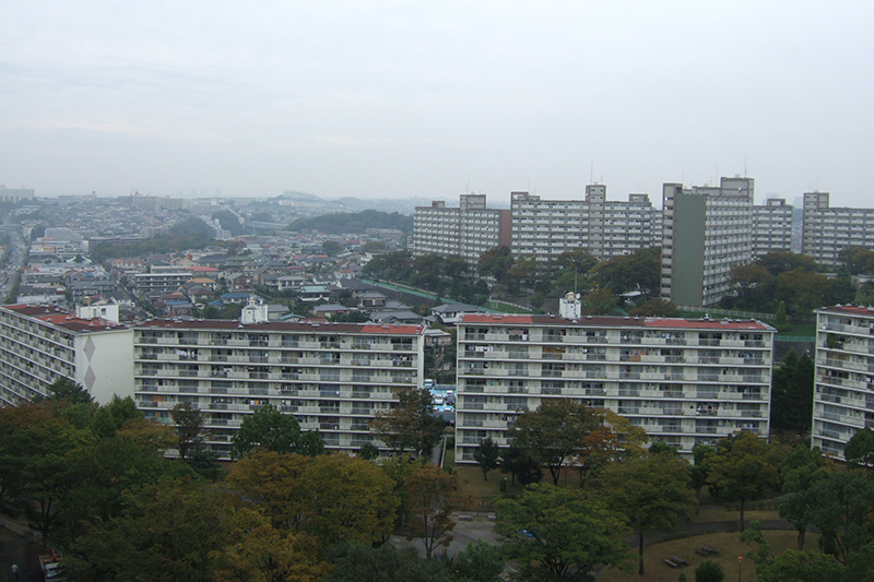 横浜市港南区の「かもめ団地」でカバンに女性遺体　家賃滞納で訪れ発見