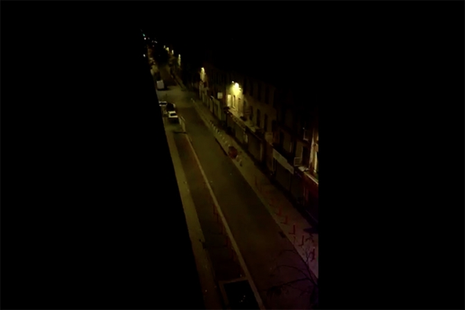パリ北部サンドニで銃撃戦　同時テロ「９人目の容疑者」捜索中　負傷者の情報も