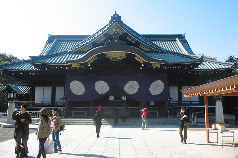 靖国神社の男子トイレで爆発、時限式発火装置やビニール管など見つかる　ゲリラ事件か