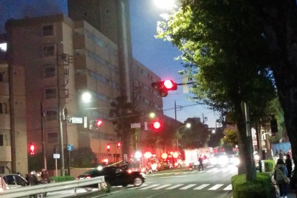 東京都練馬区羽沢のマンションで火事　全身やけどの１人が心配停止