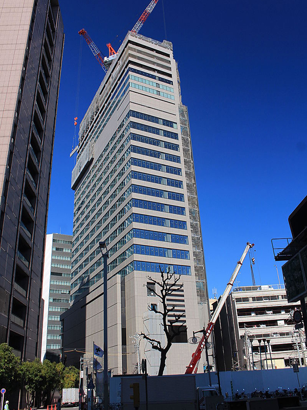 名古屋市中村区・シンフォニー豊田ビル前の歩道が５メートル陥没