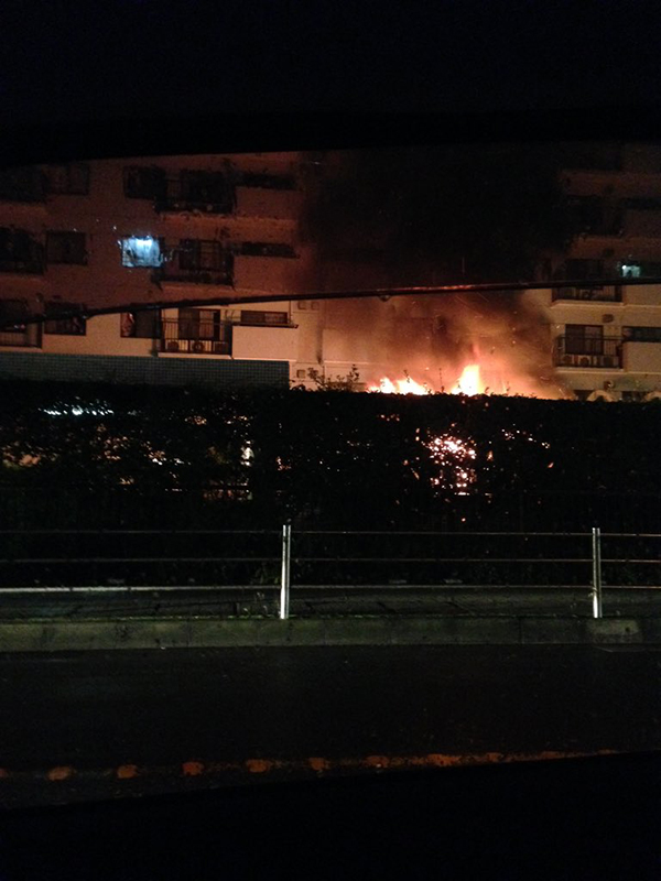 藤沢駅近くのマンション駐車場で火事、爆発音の証言も　神奈川県