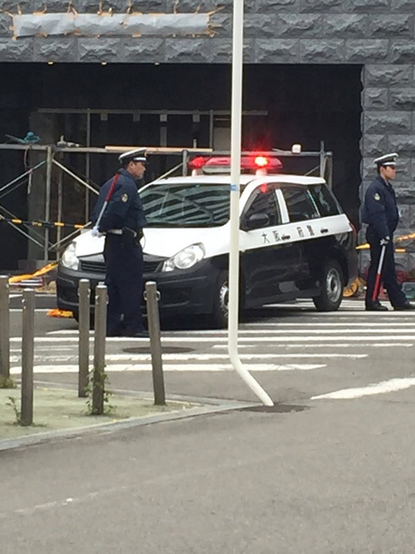 大阪市浪速区の山口組系「秋良連合会」事務所に車突っ込む　前日夜にトラブル