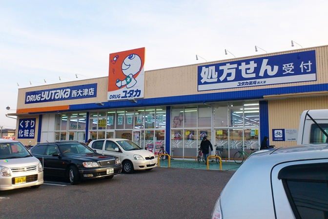 軽トラ、野菜直売所に突っ込む　大津市・ドラッグユタカ南郷店駐車場で