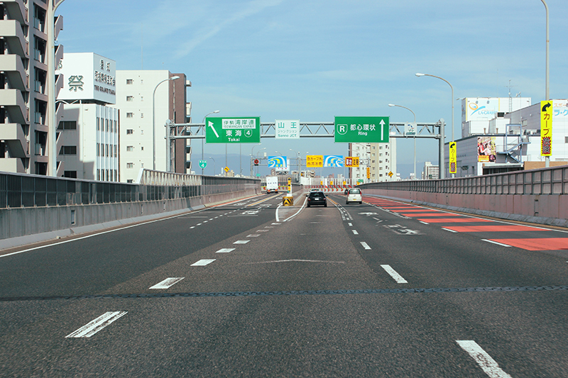 名古屋の幹線道路で車挟み襲撃、犯人はペルシャ語話者　男性が出血性ショック死