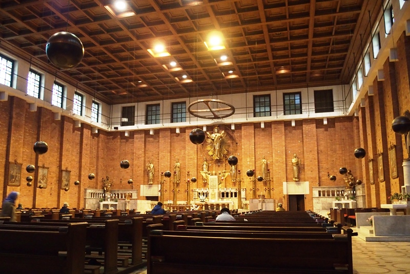 ＦＩＮＥ ＲＯＡＤ―世界のモダンな教会堂を訪ねて（１２）チェコの教会①　西村晴道