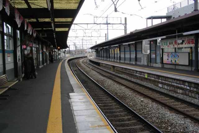 京王線百草園駅で中３男子が電車にはねられ死亡、自宅出た２０分後に　自殺の可能性