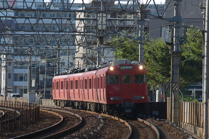 安城市の名鉄名古屋本線で電車にはねられ中３死亡　始業式前夜に自殺か