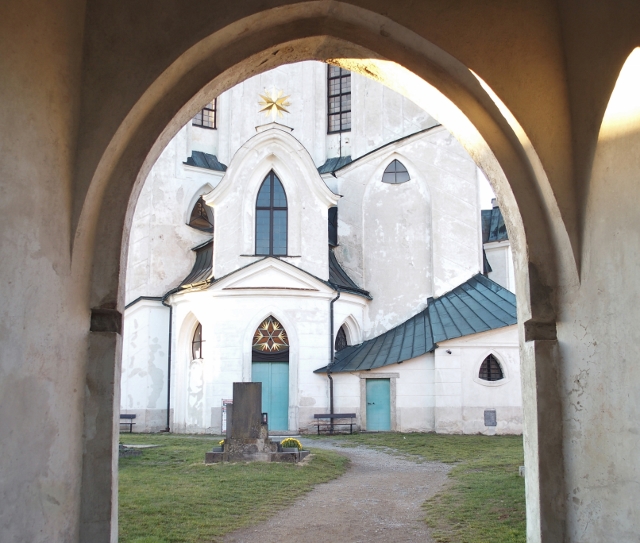 ＦＩＮＥ ＲＯＡＤ―世界のモダンな教会堂を訪ねて（１４）チェコの教会③　西村晴道