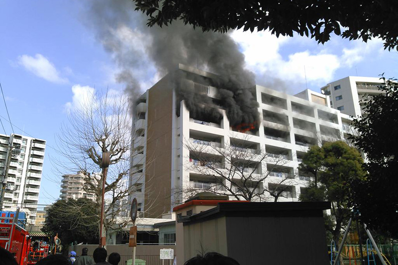 北区東田端の区営住宅で火事、１階に保育園　逃げ遅れも