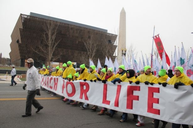 「マーチ・フォー・ライフ」　冬の嵐の中、中絶反対派数千人が参加　米ワシントンＤＣ