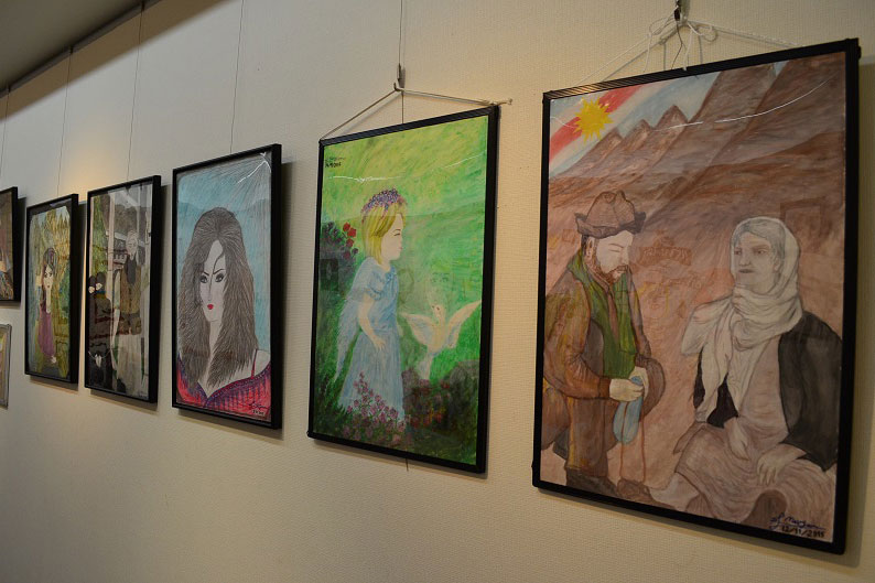 ＩＳから逃れたヤジディ教徒の子どもたちが描いた絵を展示　いのちの花展