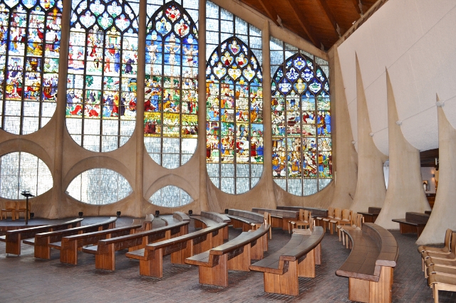 ＦＩＮＥ ＲＯＡＤ―世界のモダンな教会堂を訪ねて（１６）フランスの教会②　西村晴道