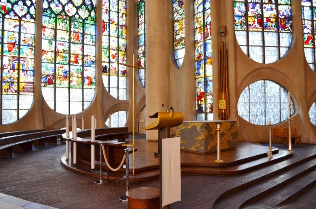 ＦＩＮＥ ＲＯＡＤ―世界のモダンな教会堂を訪ねて（１６）フランスの教会②　西村晴道