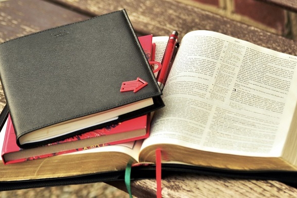 聖書を読み、成長するための七つの実用的な方法