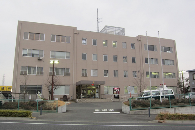 神奈川県警泉署の男子トイレで２５歳巡査が拳銃自殺